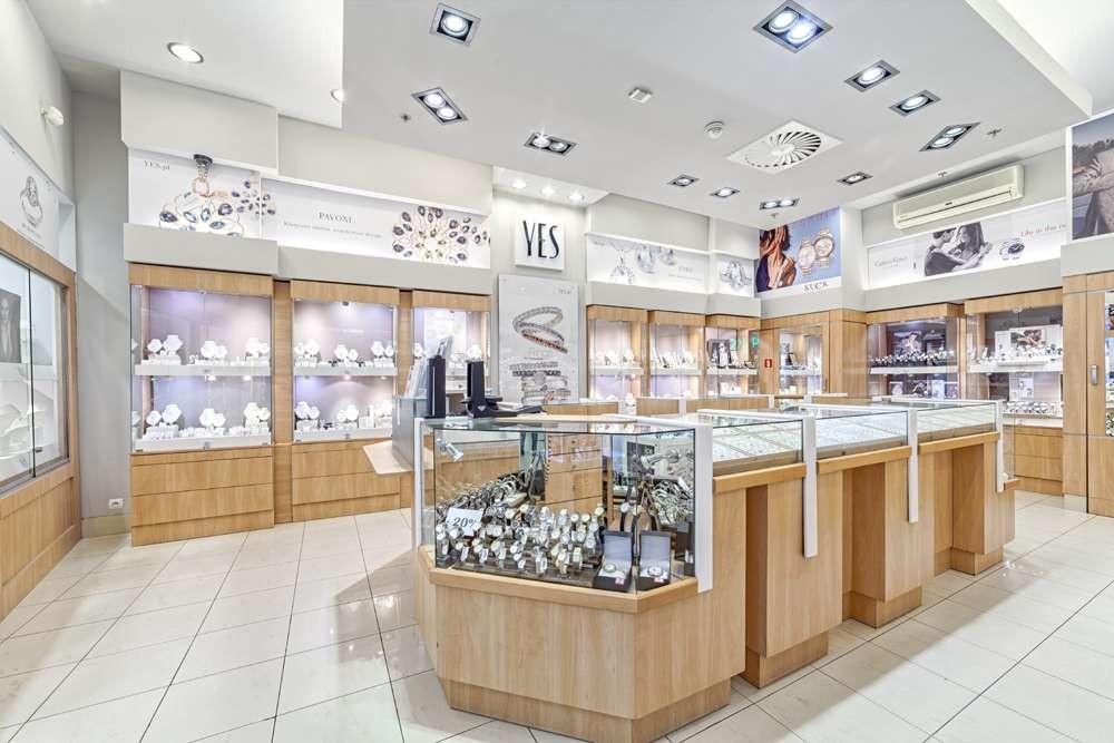 Salon YES C.H. Aura — wnętrze salonu